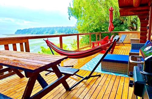 Gillies Bay House | The Beach House Texada - Oceanfront Cabin