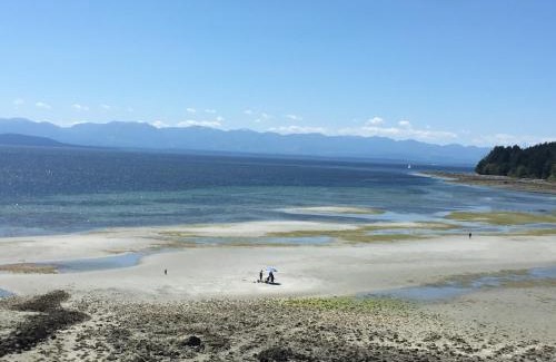 Gillies Bay House | The Beach House Texada - Oceanfront Cabin
