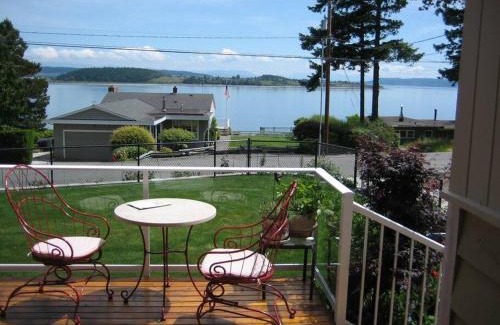 Oak Harbor House | The Beach House