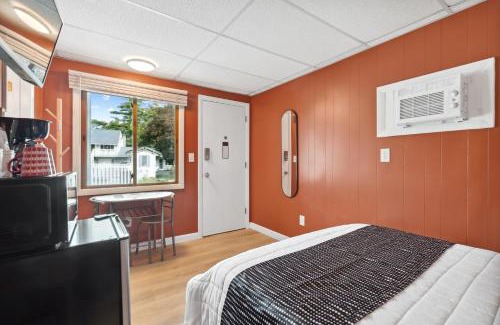 Ogunquit - Wells Hotel | The Beaches Guestrooms and Cottages