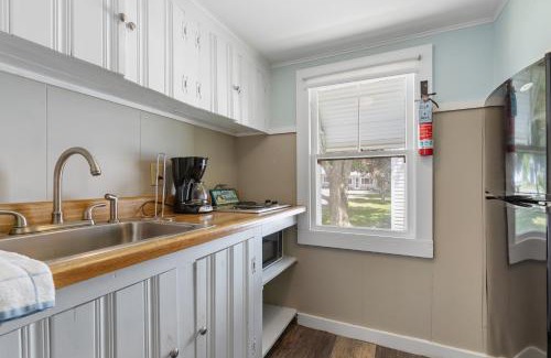 Ogunquit - Wells Hotel | The Beaches Guestrooms and Cottages