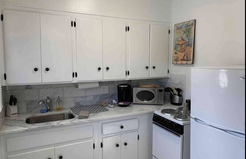 Mango Groves Apartment | The Beachside Inn.(1.5 miles 🏖 beach .3 Lakeworth Golf ⛳️)