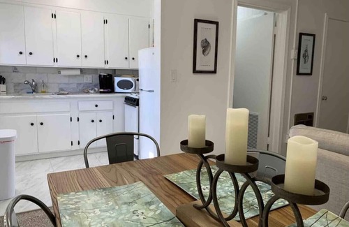 Mango Groves Apartment | The Beachside Inn.(1.5 miles 🏖 beach .3 Lakeworth Golf ⛳️)
