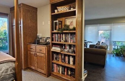Cushing Resort | The Beahive Resort. Unit #4 Lakefront on lake Alex