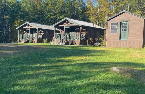 Warren Cabin | THE BEAR'S DEN Cute and cozy studio Maine cabinnn