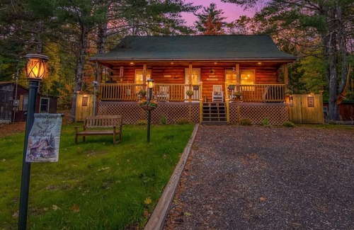 Brownfield House | The Bear's Den - Hot Tub & Incredible Lake Access