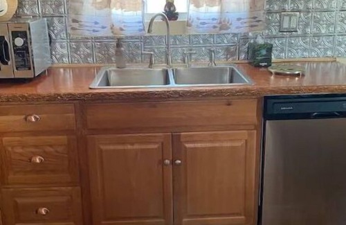 Seneca Cabin | The Bear’s Den. 1 bedroom 1 bathroom. Sleeps 4