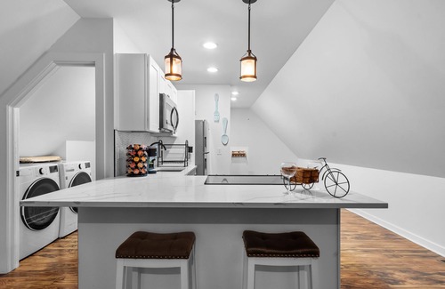 Elkhorn Apartment | The Beautiful Loft at Skyline