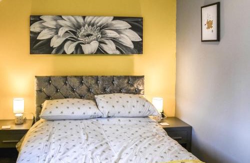 East Kirkby House | The Beehive