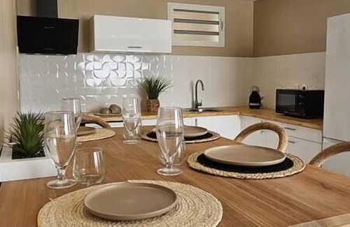 Basse-Terre Apartment | The beige setting: sea view!