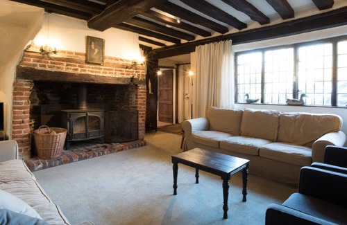 Wickhambreaux Cottage | The Bell House- 16th C cottage in rural Kent