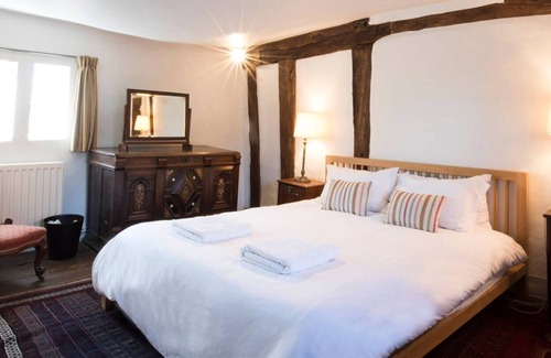 Wickhambreaux Cottage | The Bell House- 16th C cottage in rural Kent