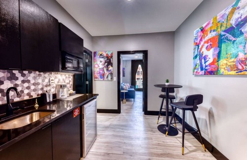 Biloxi Hotel | The Bella's Glamour & Grace Suite, Sleeps 2, Private Balcony