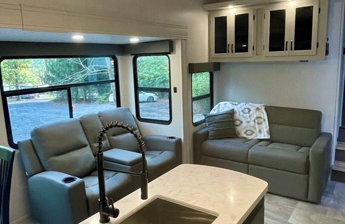 Mingoville House | The Bellefonte Campground presents: The 2025 Coachmen Chaparral Camper Rental