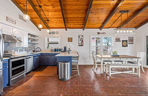 Gun Barrel City House | The Bellevue Cottage