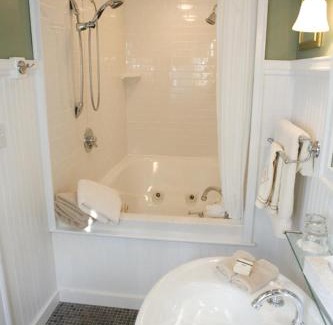 Holland Hotel | The Belvedere Inn & Restaurant