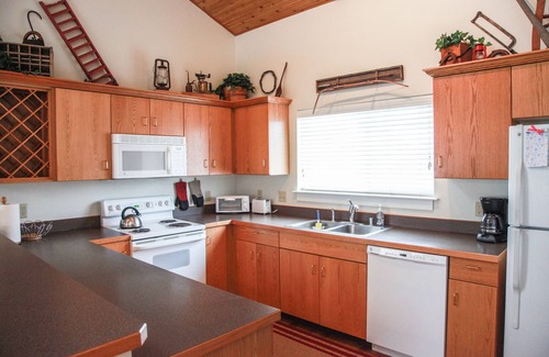 Big Sky Condo | The BEST Deal! Spacious Well Appointed Condo with Private Hot Tub