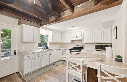 San Jacinto House | The Big Blue Getaway