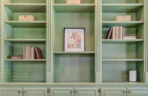 Oklahoma City Villa | The Big Friendly - A family retreat, heated pool, hot tub, game room minutes away from DT OKC