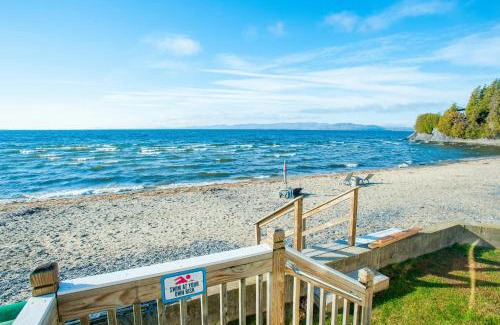 Malletts Bay House | The Big Yellow Camp