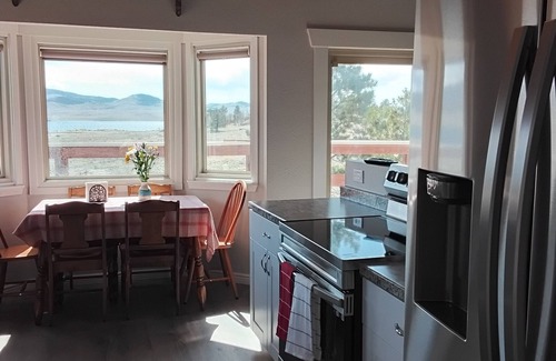 Lake George Cabin | The Bighorn Cabin overlooking Elevenmile Canyon Reservoir from Jacuzzi & Patio!