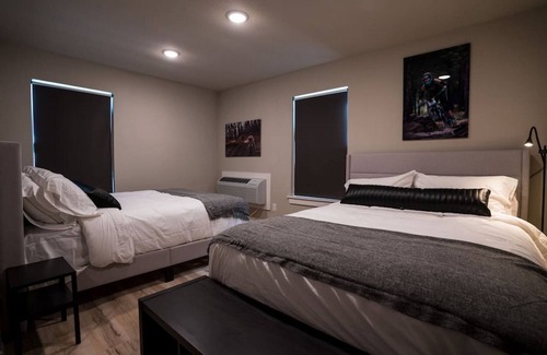 Bentonville Cabin | The Bike Inn Takeover-13 rooms & 16 beds sleeps 32