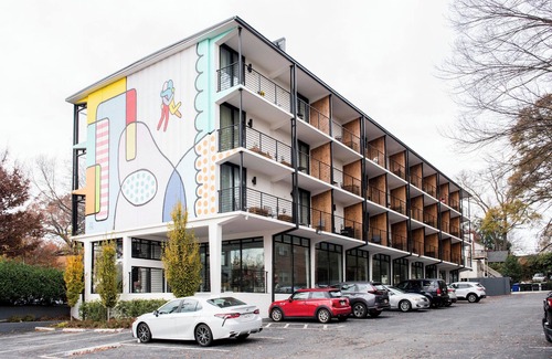 Poncey-Highland Apartment | ~The Billie ~ Cozy Rooftop Ponce City Market