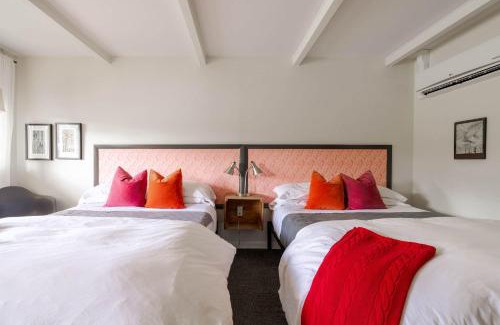 Canaan Valley Hotel | The Billy Motel Double Room with Retro Charm