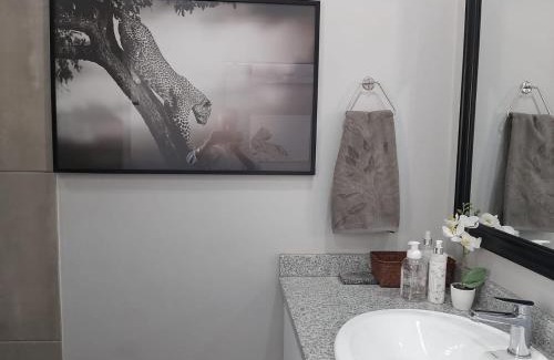 White River Apartment | The Bird Hide Luxury Self catering Chalets
