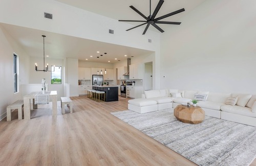 Palo Pinto County House | The Bird House on Possum Kingdom Lake