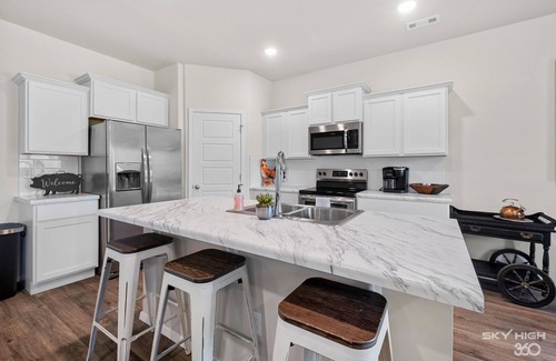 Fayetteville House | The Bird House - Private Hot Tub, 2 Miles to U of A, Baum & Fayetteville Square