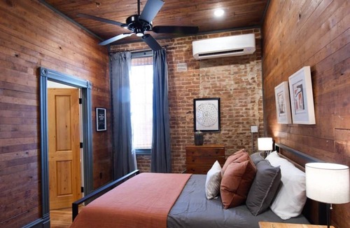 Laurel Hotel | The Birmingham Room- The Buzzard's Roost Inn