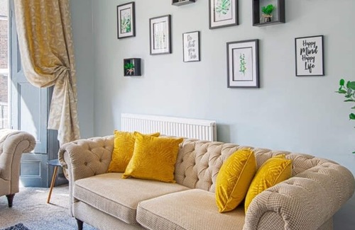 York Apartment | The Bishophill Gathering - Sleeps Up To 12 York