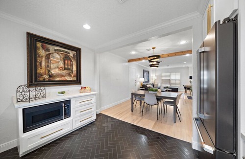 South Central Houston Apartment | The Bishop’s Haven 4