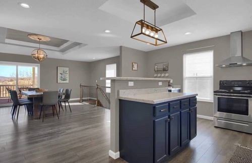 Hermann House | The Bittersweet Inn: Brand new 6 bed 5 bath house