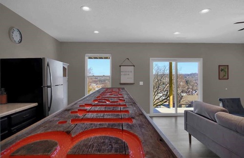 Hermann House | The Bittersweet Inn: Brand new 6 bed 5 bath house