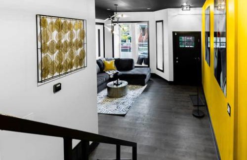 Bronzeville House | The Black And White Suite