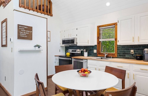 East Stroudsburg Ski Chalet | The Black Forest Chalet: Ski, Hike, Hot Tub