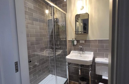 Ilkley Hotel | The Black Hat