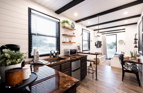 Waco Hotel | The Black Oak-Container Home 12 Min to Magnolia