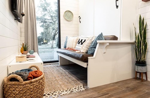 Waco Hotel | The Black Oak-Container Home 12 Min to Magnolia