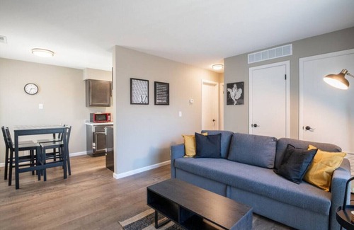 Sunnyland Apartment | THE BLACK STRAT – an iconic, new age apartment