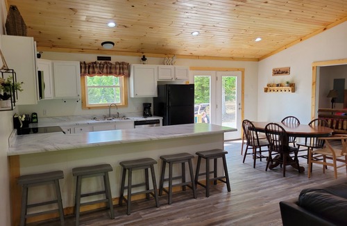 French Creek Cottage | The Blackberry Cottage at Mountain Paradise
