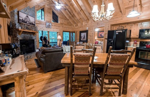Ellijay Cabin | The Blissful Bear Cabin nCreekside treehouse w/fireplacenSTR Host Lic #: 002252