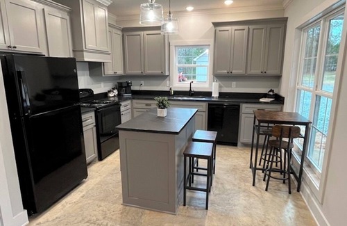 Calhoun House | The Blue Cottage on Brownlee!