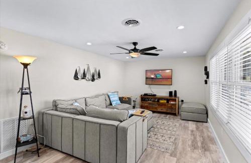 Deep Hole House | The Blue Crab