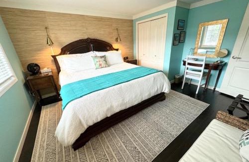 Central Okanagan Bed & Breakfast | The Blue House Bed and Breakfast