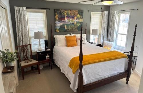 Central Okanagan Bed & Breakfast | The Blue House Bed and Breakfast