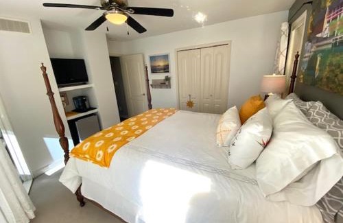 Central Okanagan Bed & Breakfast | The Blue House Bed and Breakfast