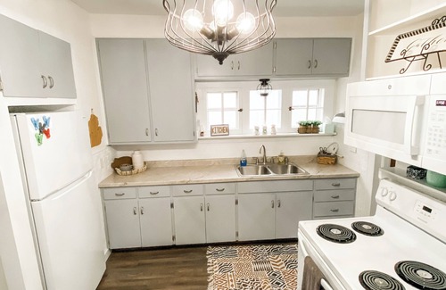 Bellaire House | The Blue House in downtown Bellaire